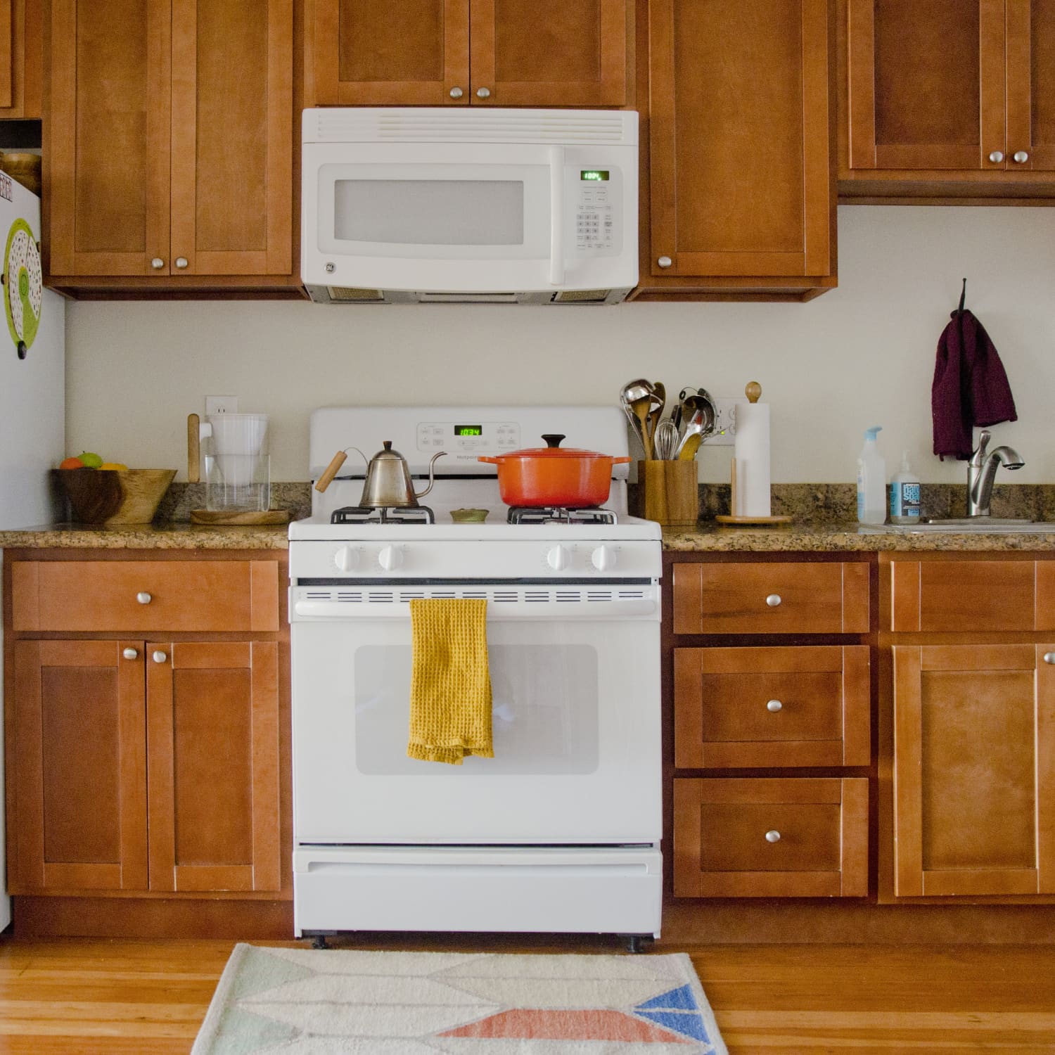 The Best and Worst Paint Colors to Use With Oak Cabinets